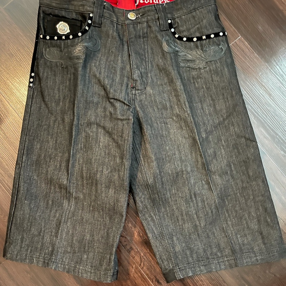Crown holder men’s shorts